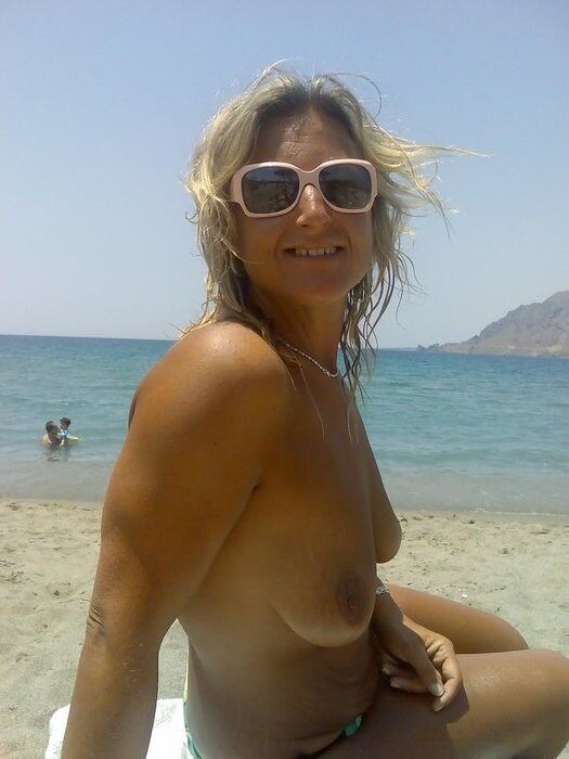 Free porn pics of Czech MILF on vacations  21 of 29 pics