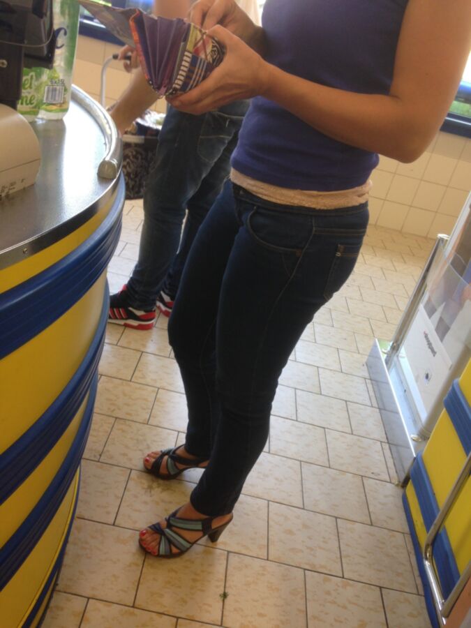 Free porn pics of Todays voyeur candid girl in thigt jeans 1 of 26 pics