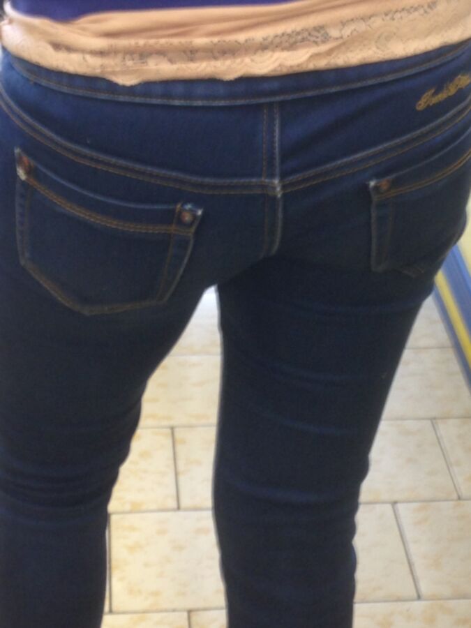 Free porn pics of Todays voyeur candid girl in thigt jeans 18 of 26 pics