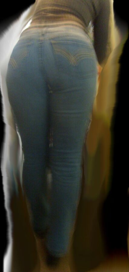 Free porn pics of Candid PAWG milf ass in tight jeans. VPL Rear Cameltoe 5 of 11 pics