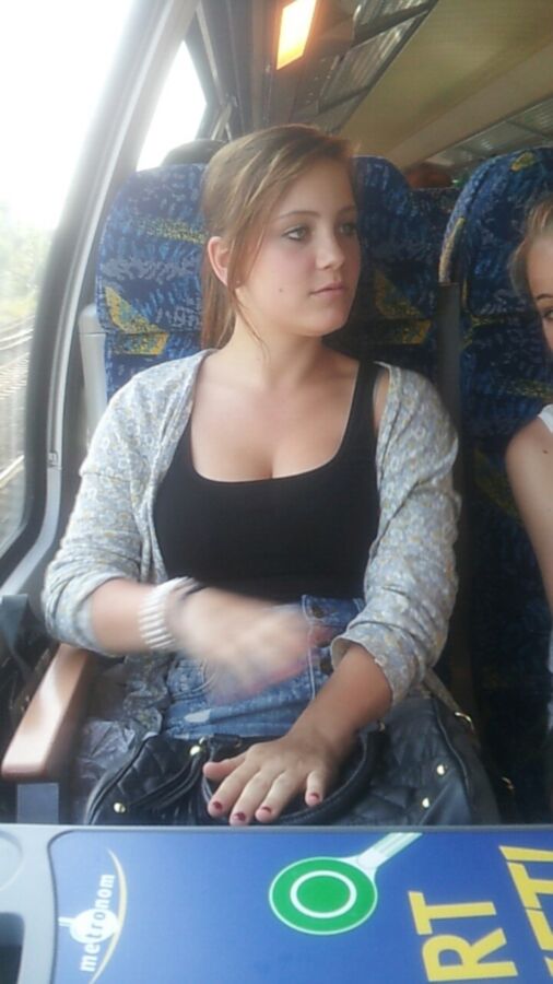 Free porn pics of teen slut in the bus 6 of 9 pics