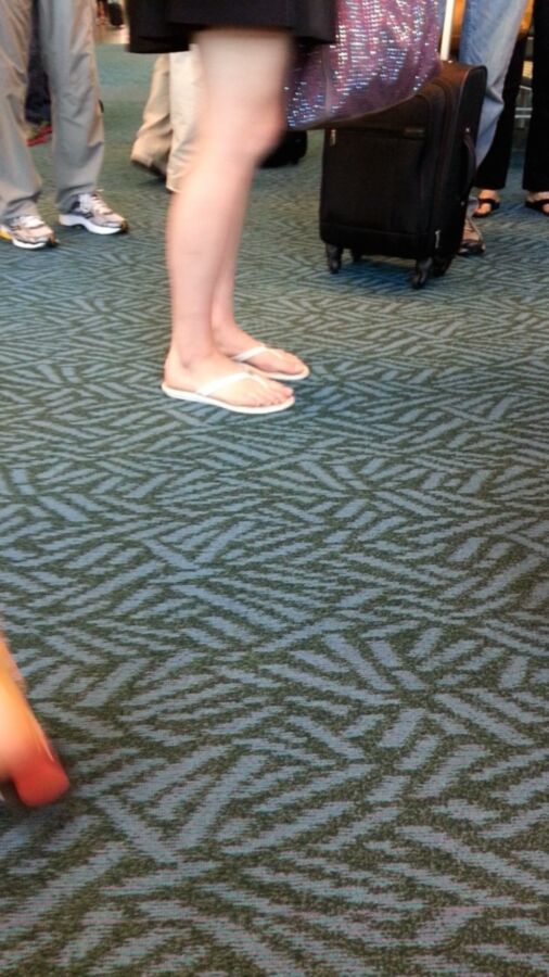 Free porn pics of Airport teen candid feet 2 of 5 pics