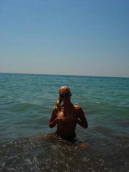 Free porn pics of Fetish - Blondes fully naked at the sea 1 of 34 pics