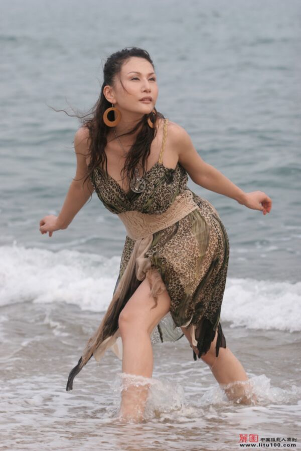Chinese Beauties - Su T - Cool Day on the Beach 14 of 41 pics