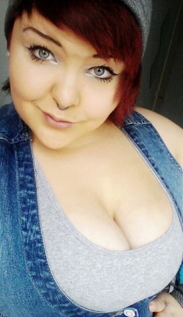 Finnish Amateur Girl Shows Her Huge Cleavage Free Porn