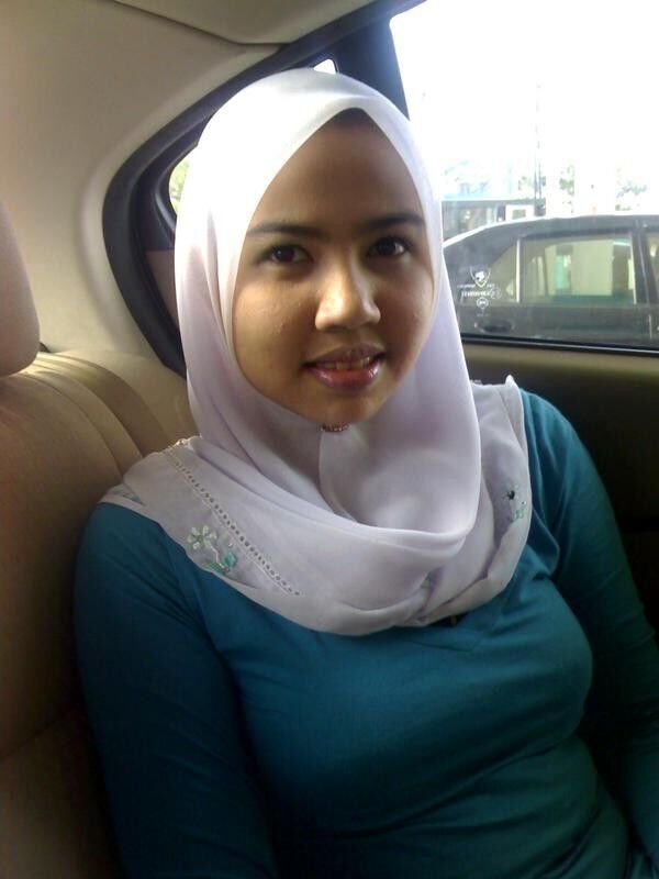 Malay Gurl with Hijab 2 of 4 pics
