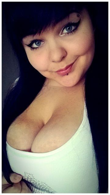 Finnish Amateur Girl Shows Her Huge Cleavage