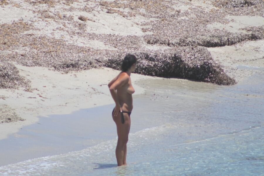 French babe caught topless in Mikri Vigla, Naxos 10 of 19 pics
