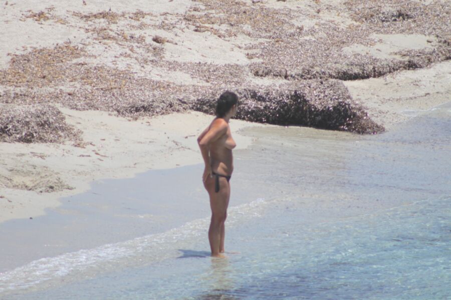 French babe caught topless in Mikri Vigla, Naxos 9 of 19 pics