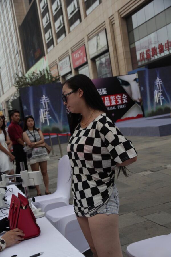 Free porn pics of Beijing woman removes bra 3 of 6 pics