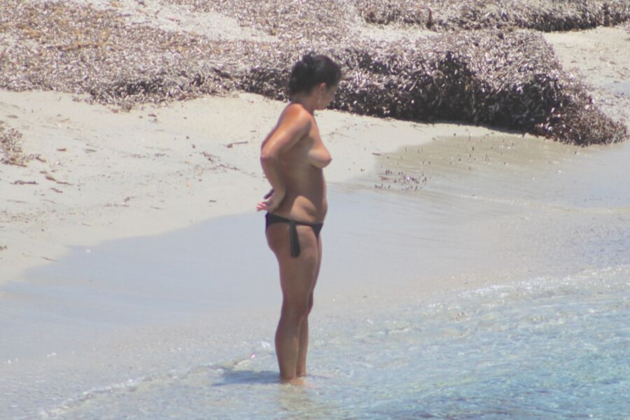 French babe caught topless in Mikri Vigla, Naxos 11 of 19 pics