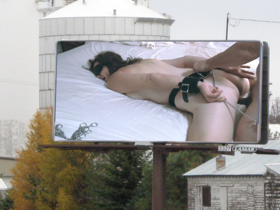Free porn pics of Mrs EXPOSED as seen from the highway 4 of 5 pics
