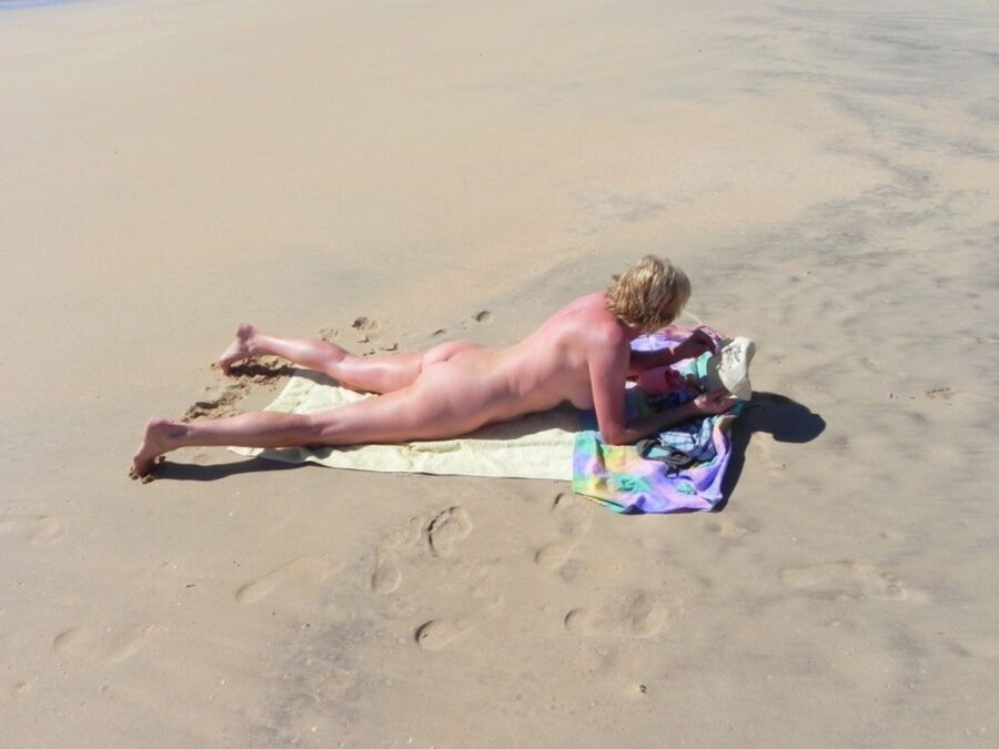 Free porn pics of Wife naked on the beach 10 of 13 pics